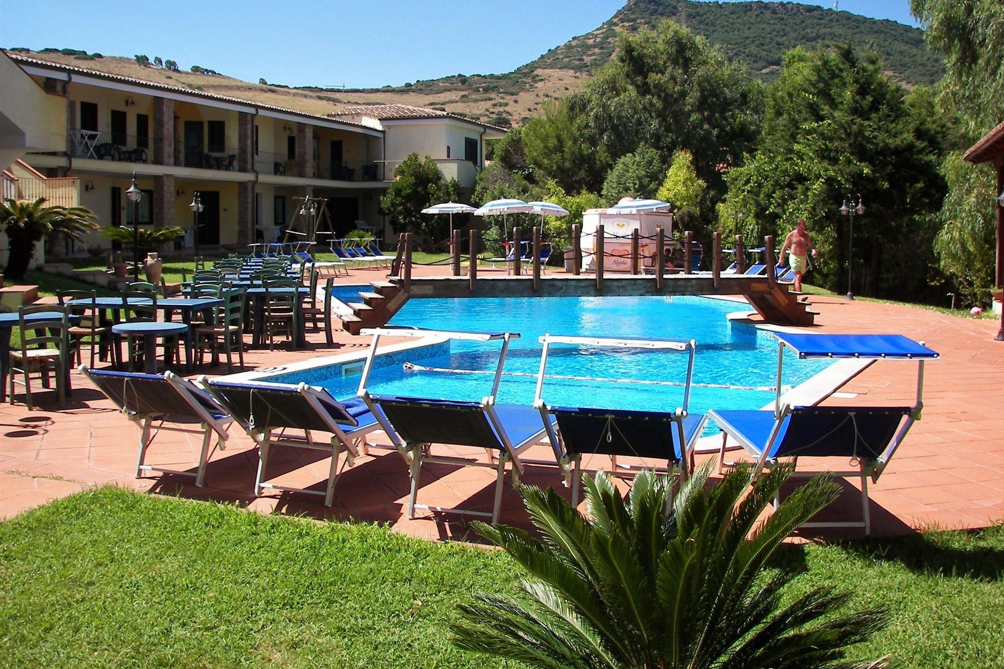 Hotel La Ciaccia Валледория Экстерьер фото